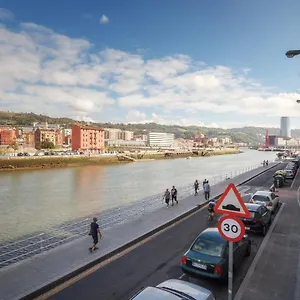 luminoso-con-vistas-a-la-ria-de-bilbao.bilbaohotelsspain.com/